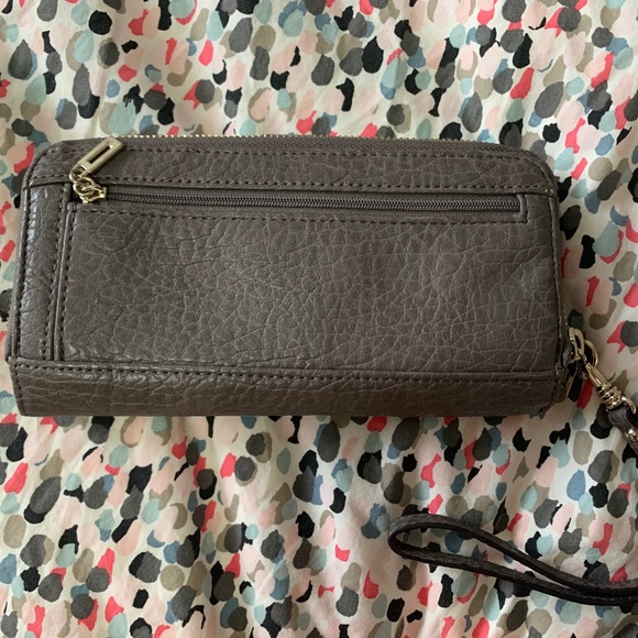 Guess clutch/wallet NEVER USED - Picture 2 of 5